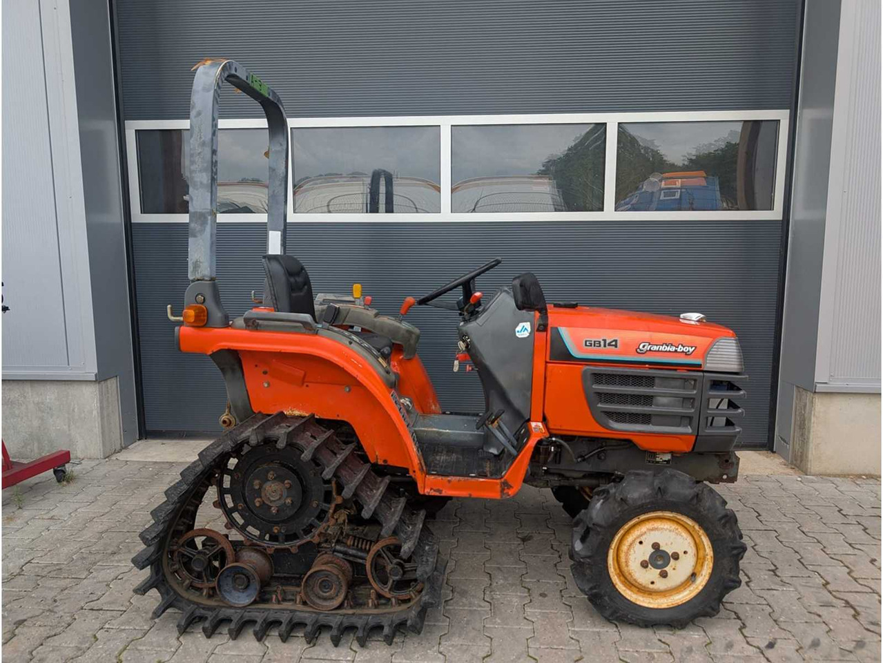 Kubota GB14 - 市政牵引车:图2 Kubota GB14 - 市政牵引车:图2