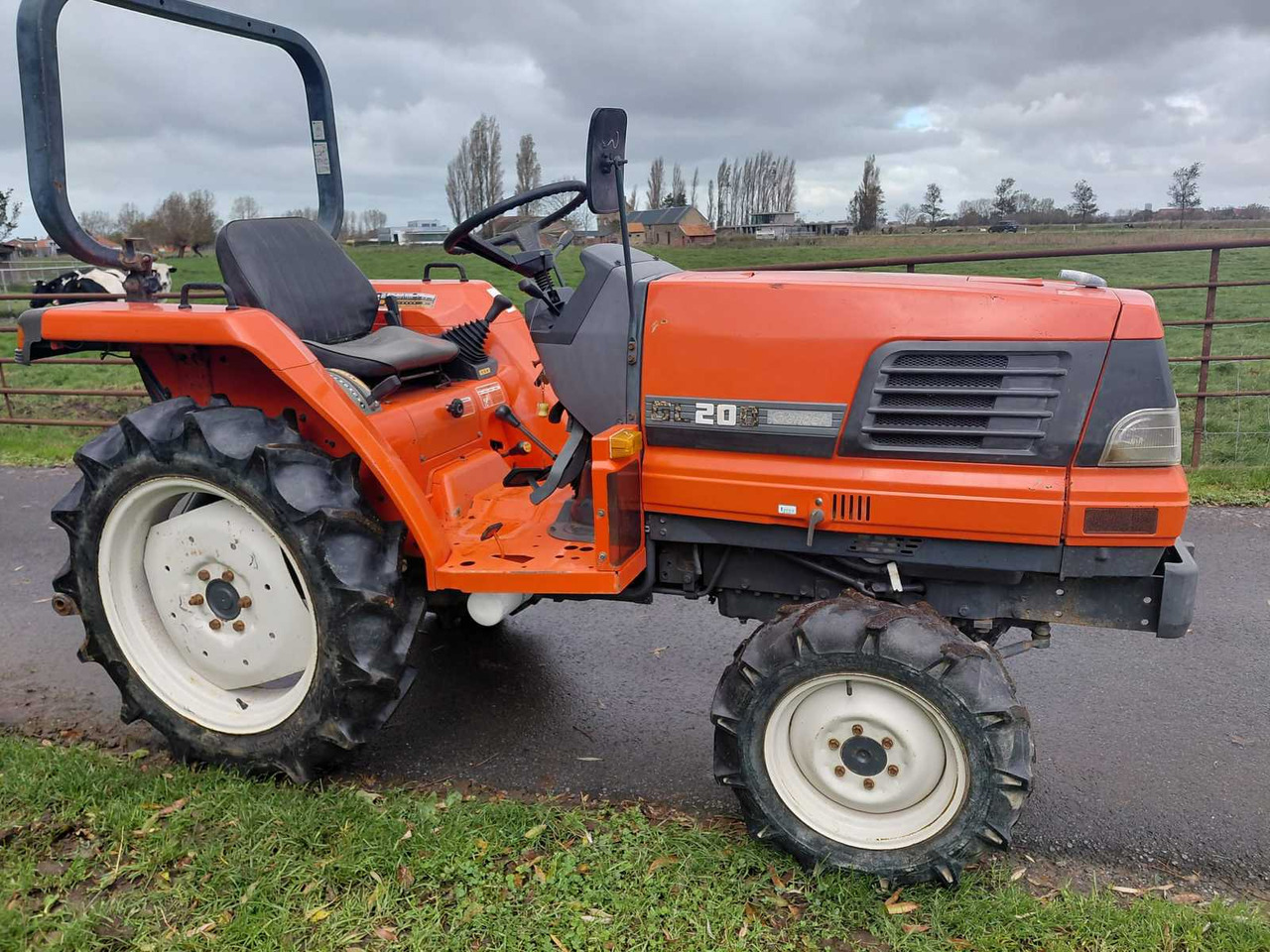Kubota GL 200 - 紧凑型拖拉机:图1 Kubota GL 200 - 紧凑型拖拉机:图1