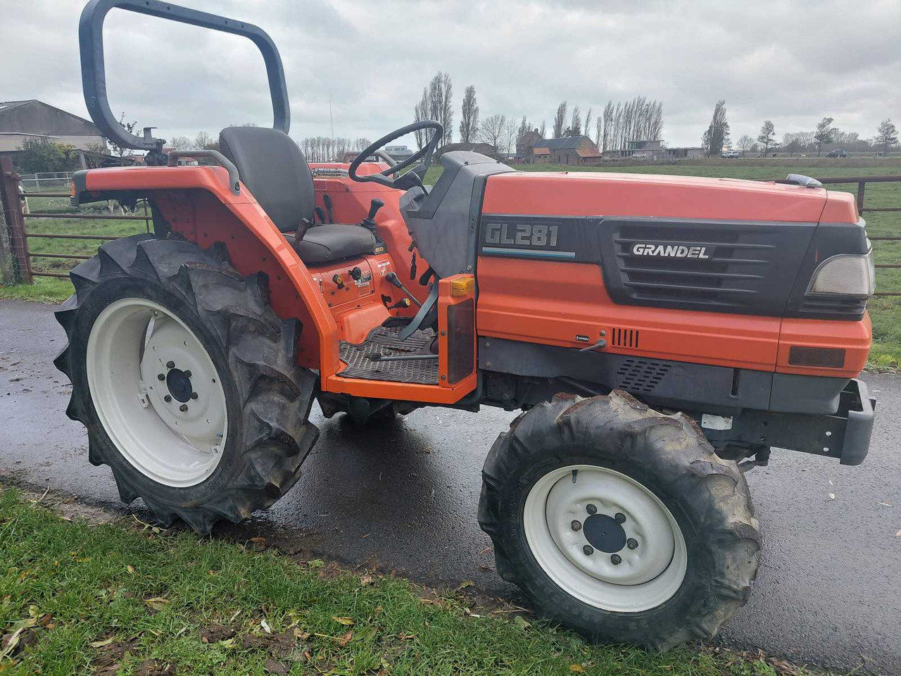 Kubota GL281 - 紧凑型拖拉机:图4 Kubota GL281 - 紧凑型拖拉机:图4
