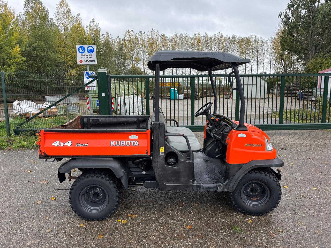 Kubota RTV900 4X4 - 农场拖车:图3 Kubota RTV900 4X4 - 农场拖车:图3