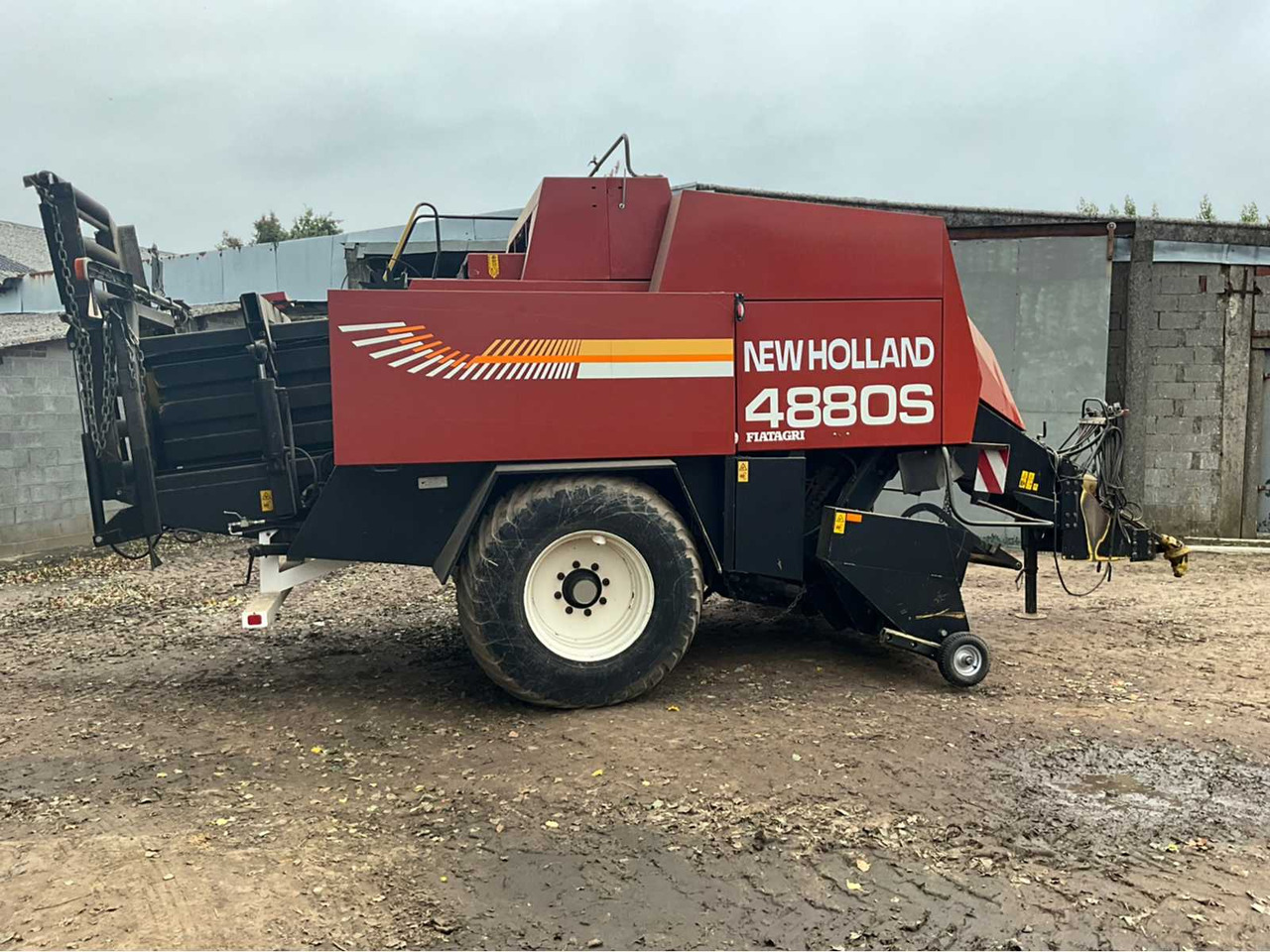 New Holland 4880S - 圆形打包机:图5 New Holland 4880S - 圆形打包机:图5