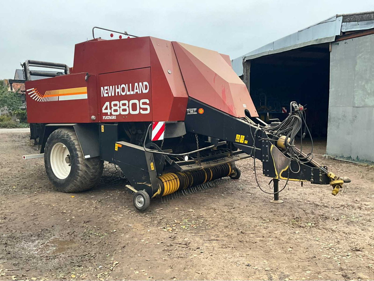 New Holland 4880S - 圆形打包机:图3 New Holland 4880S - 圆形打包机:图3