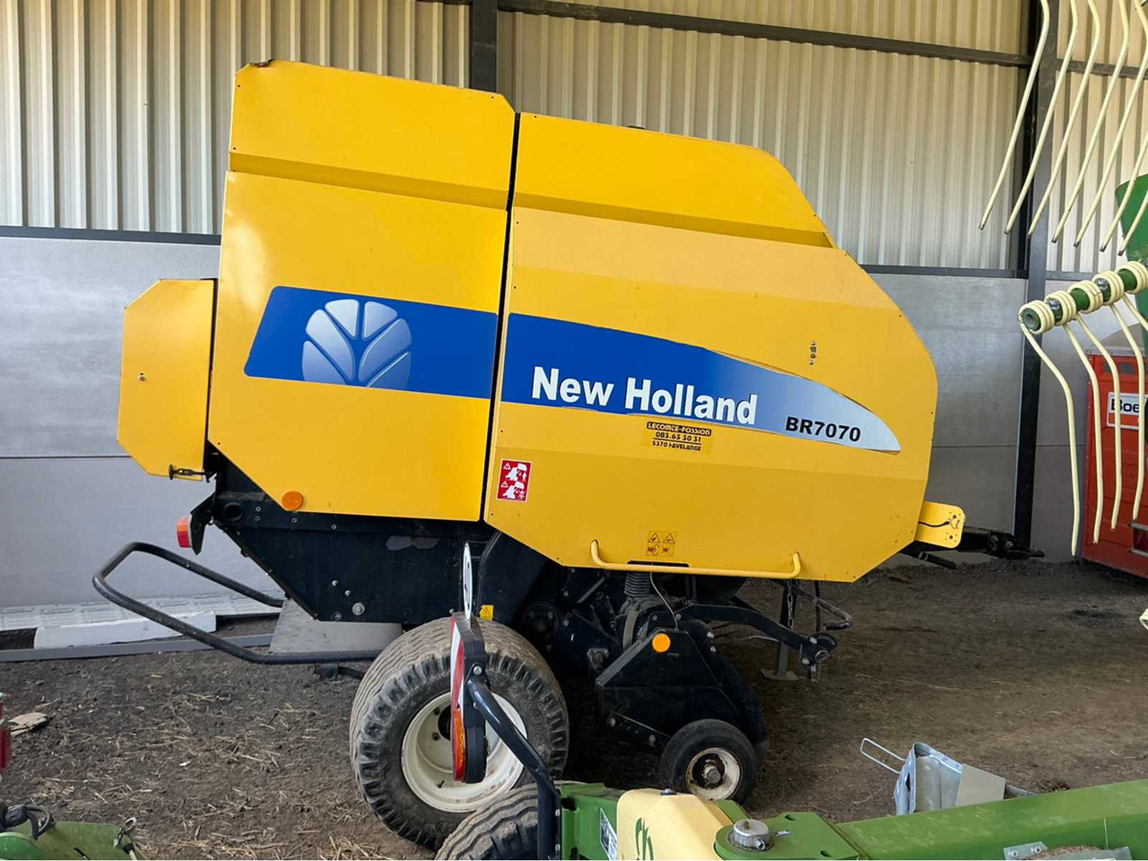 New Holland BR7070 - 圆形打包机:图4 New Holland BR7070 - 圆形打包机:图4