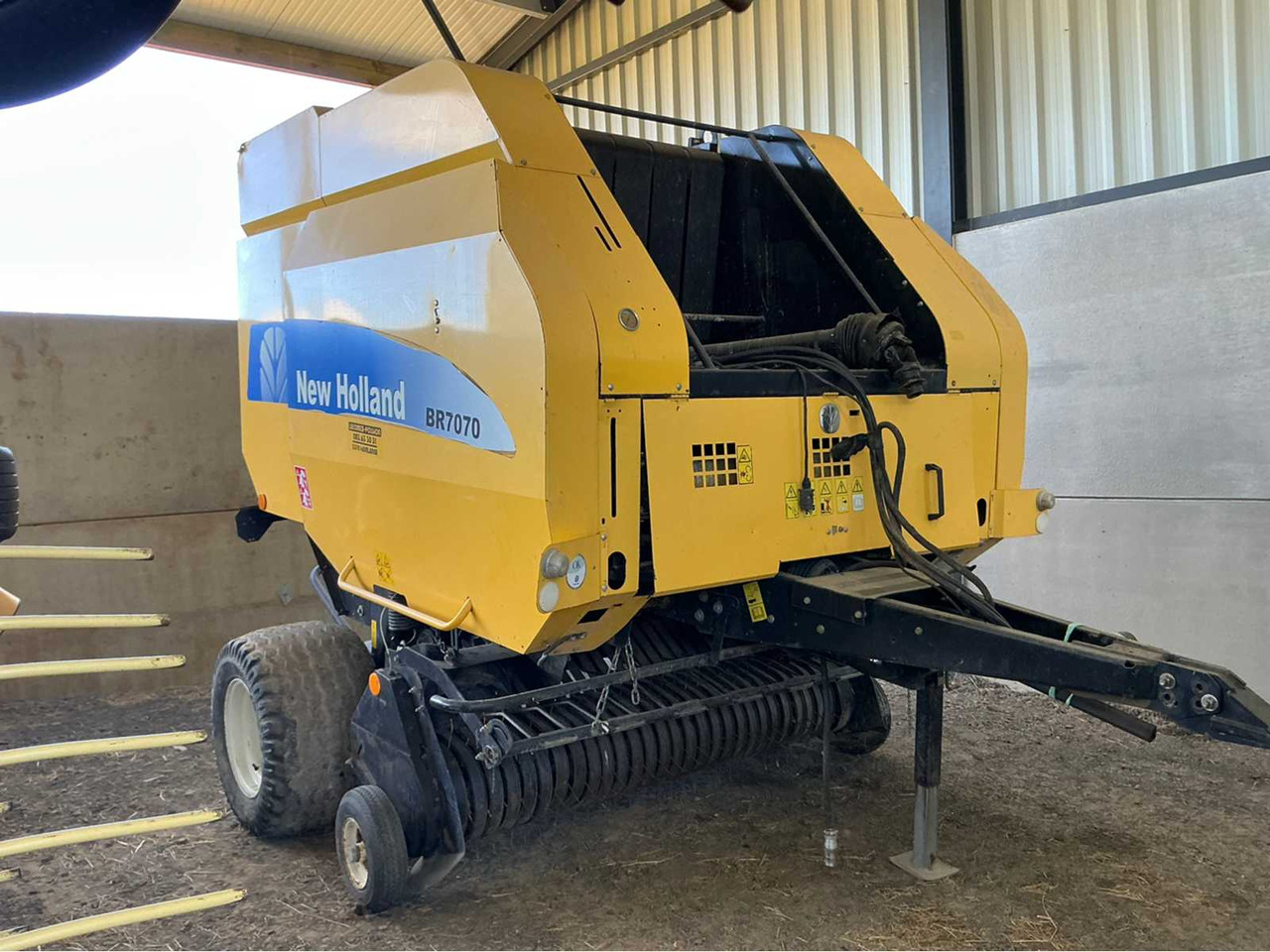 New Holland BR7070 - 圆形打包机:图5 New Holland BR7070 - 圆形打包机:图5