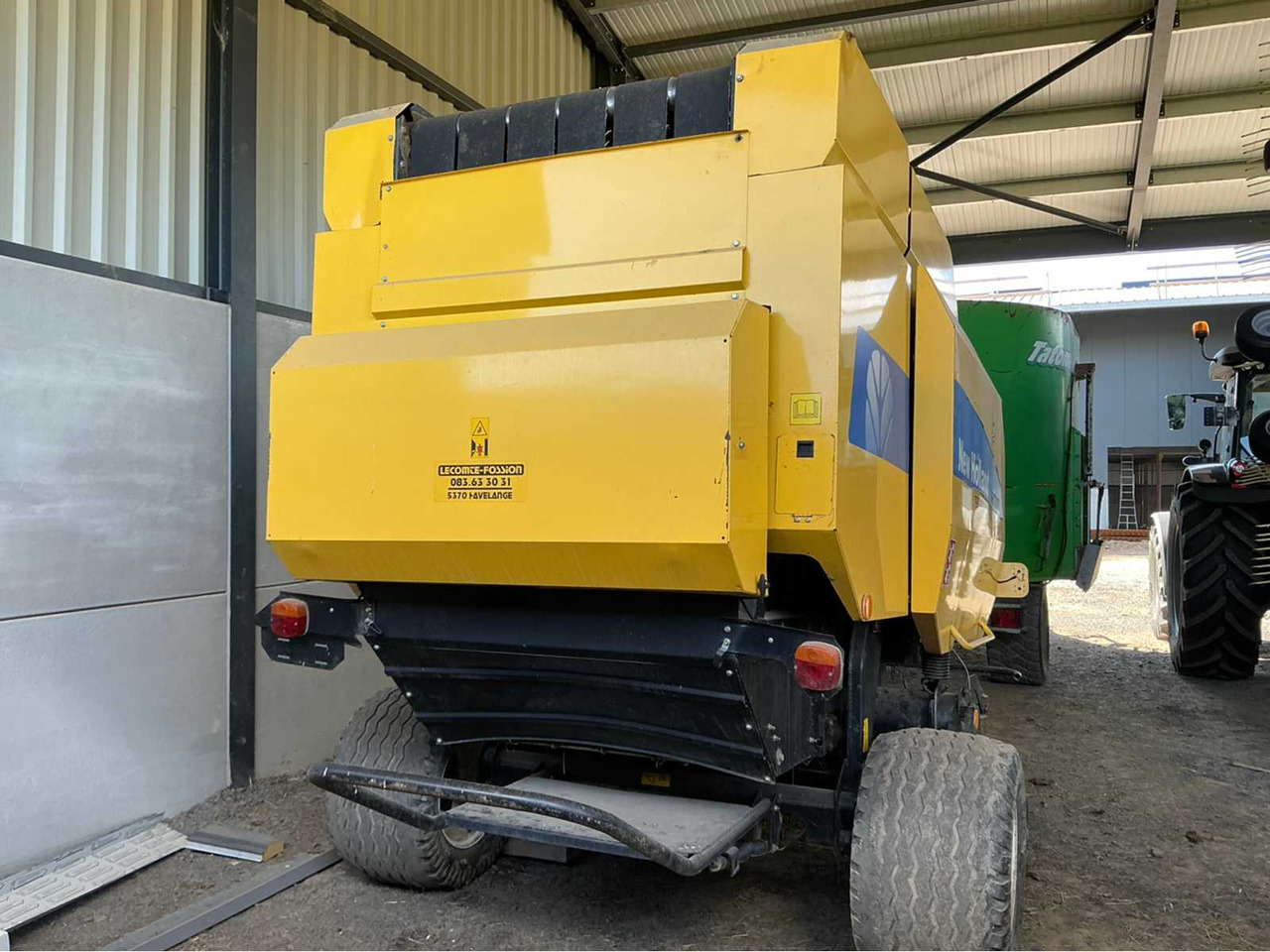 New Holland BR7070 - 圆形打包机:图2 New Holland BR7070 - 圆形打包机:图2