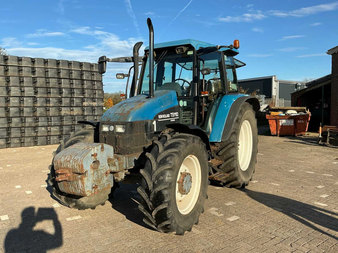 New holland 1999 NEW HOLLAND TS110 ALL-WHEEL DRIVE FARM TRACTOR - 拖拉机:图1 New holland 1999 NEW HOLLAND TS110 ALL-WHEEL DRIVE FARM TRACTOR - 拖拉机:图1