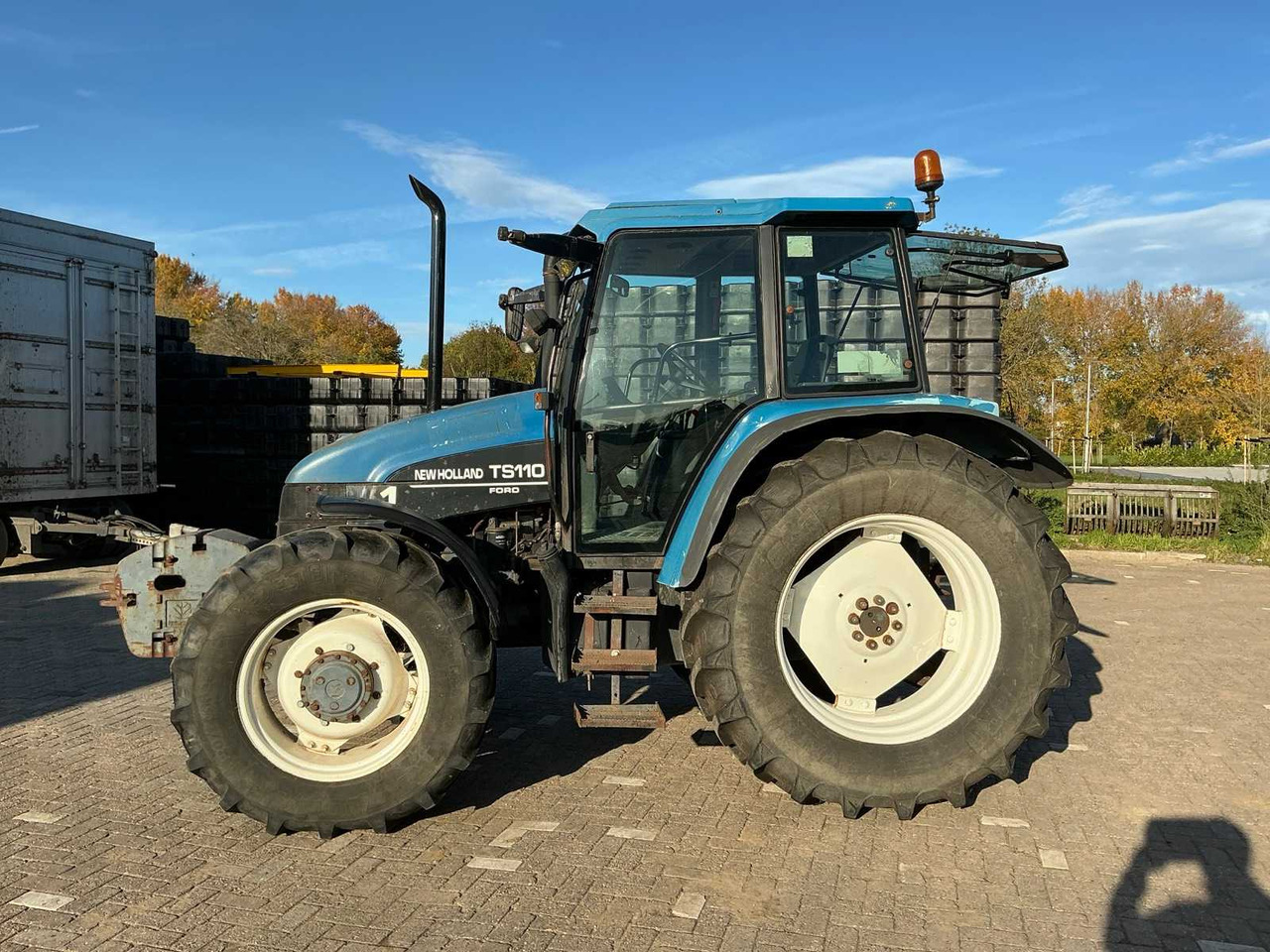 New holland 1999 NEW HOLLAND TS110 ALL-WHEEL DRIVE FARM TRACTOR - 拖拉机:图2 New holland 1999 NEW HOLLAND TS110 ALL-WHEEL DRIVE FARM TRACTOR - 拖拉机:图2