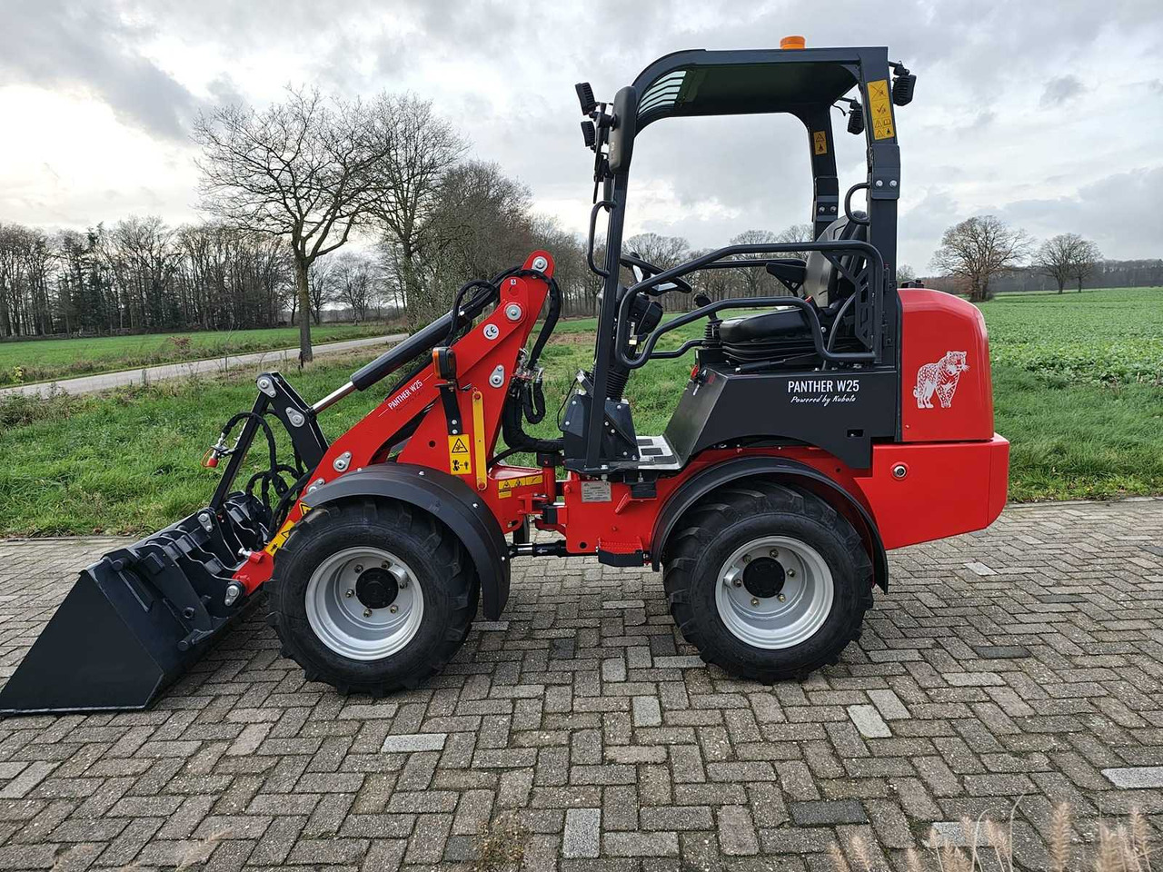 PANTHER W25 MINILOADER - 轮式装载机:图4 PANTHER W25 MINILOADER - 轮式装载机:图4