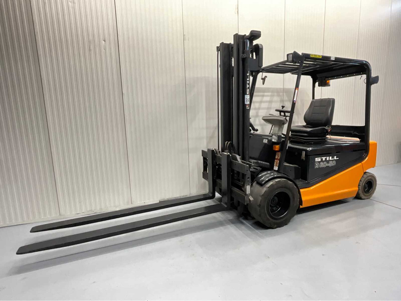 STILL R60-50 FORKLIFT 5000KG WITH FORK POSITIONER - BATTERY 2018 - FORKS 2400MM - 叉车:图1 STILL R60-50 FORKLIFT 5000KG WITH FORK POSITIONER - BATTERY 2018 - FORKS 2400MM - 叉车:图1