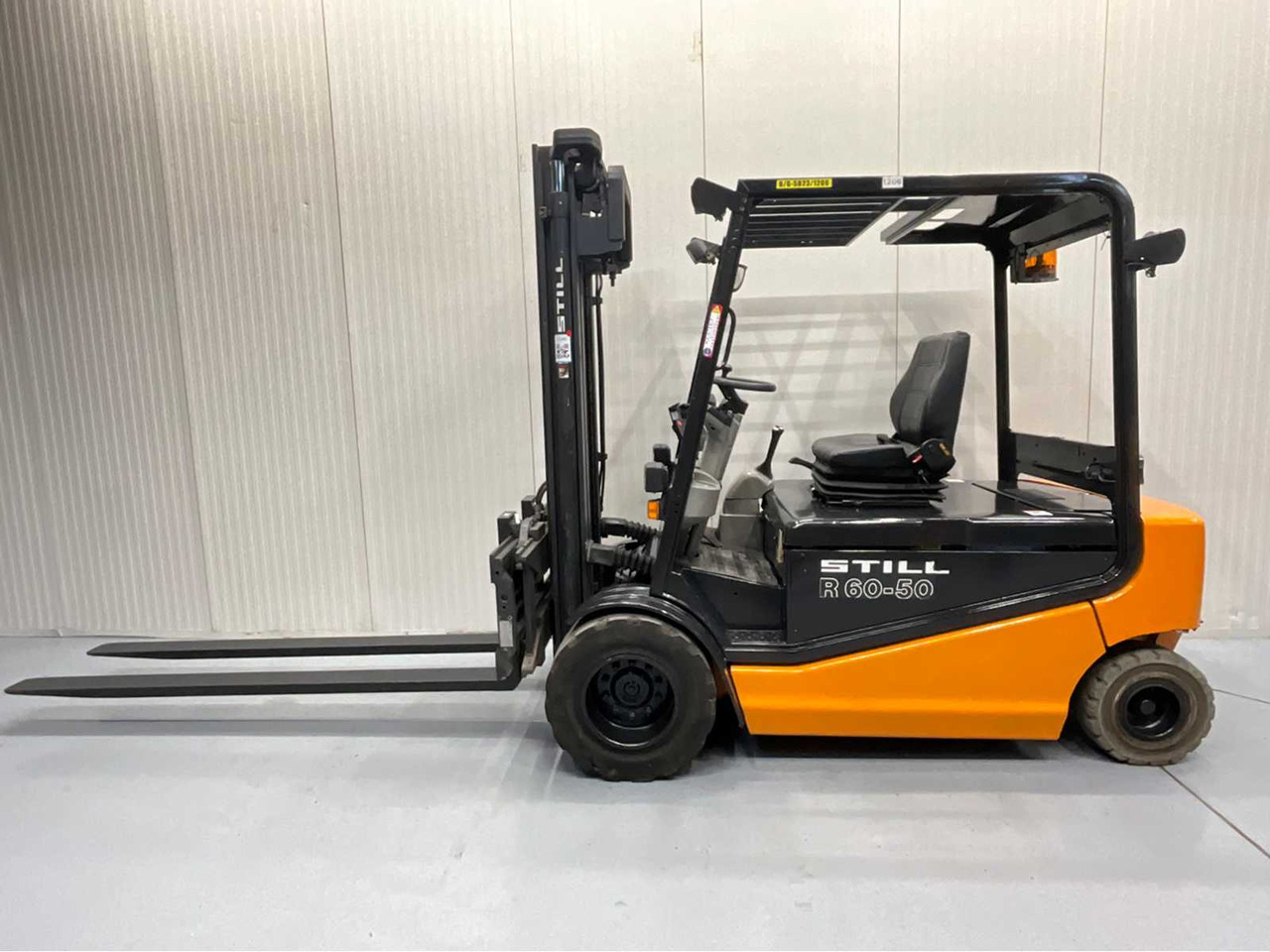 STILL R60-50 FORKLIFT 5000KG WITH FORK POSITIONER - BATTERY 2018 - FORKS 2400MM - 叉车:图2 STILL R60-50 FORKLIFT 5000KG WITH FORK POSITIONER - BATTERY 2018 - FORKS 2400MM - 叉车:图2