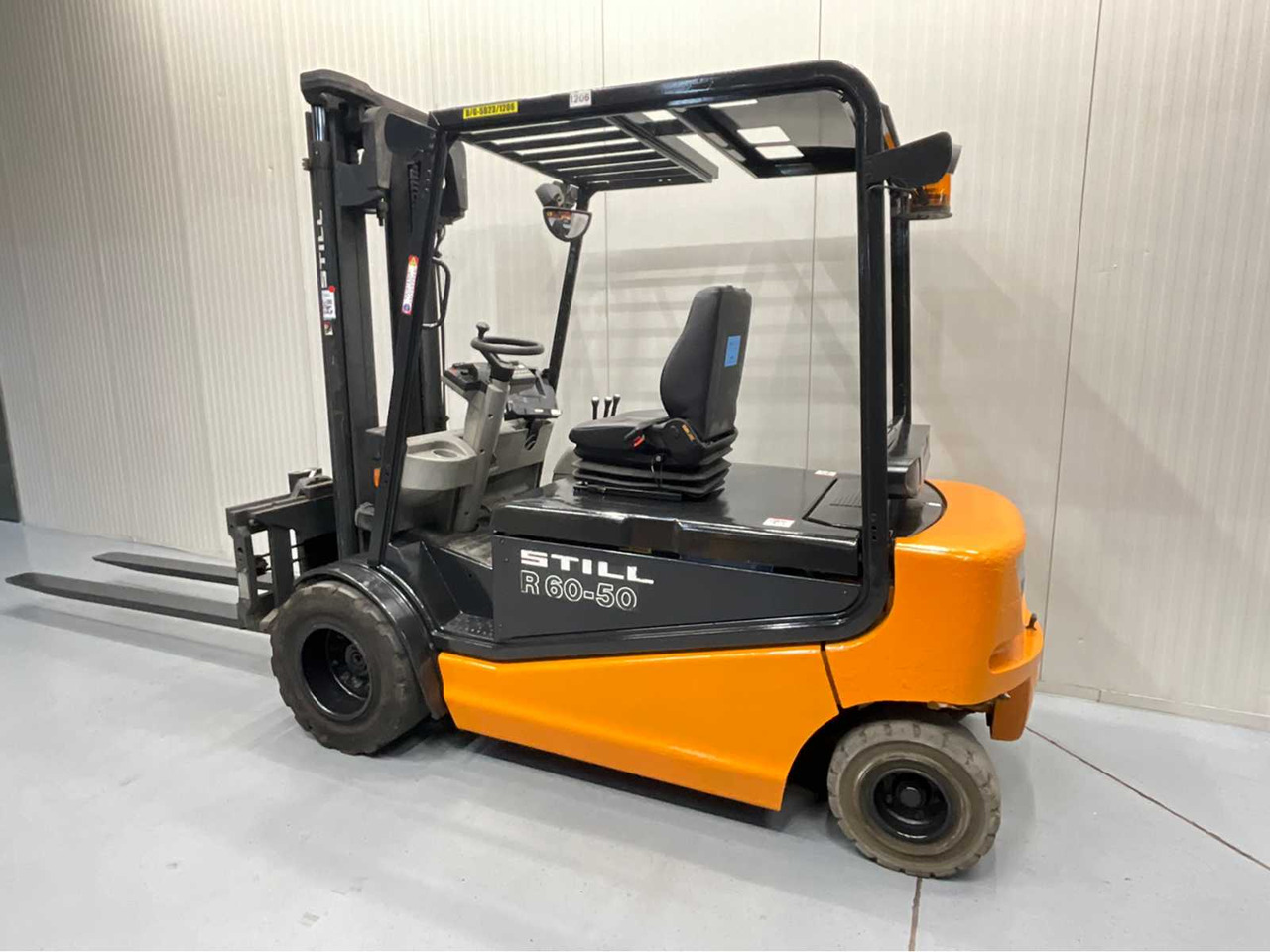 STILL R60-50 FORKLIFT 5000KG WITH FORK POSITIONER - BATTERY 2018 - FORKS 2400MM - 叉车:图3 STILL R60-50 FORKLIFT 5000KG WITH FORK POSITIONER - BATTERY 2018 - FORKS 2400MM - 叉车:图3