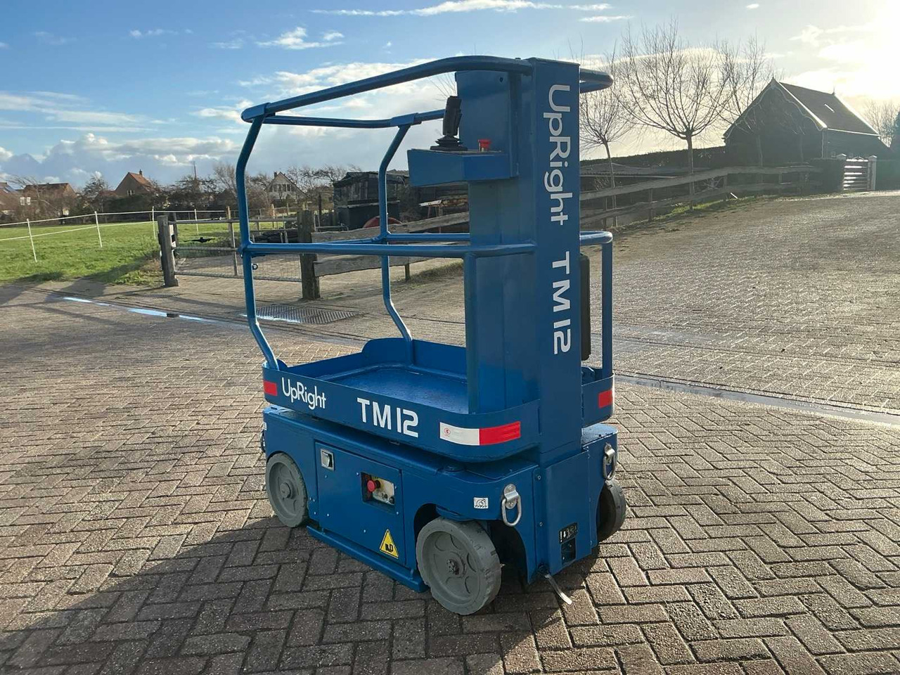 UPRIGHT TM12 AERIAL WORK PLATFORM - 空中平台:图4 UPRIGHT TM12 AERIAL WORK PLATFORM - 空中平台:图4