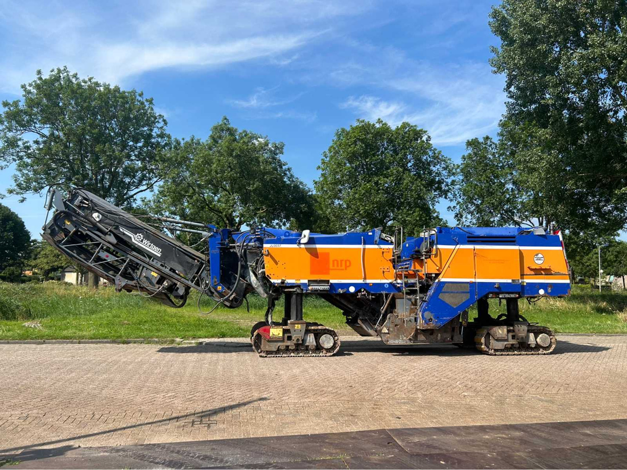 Wirtgen W2200 - 冷铣刨机:图2 Wirtgen W2200 - 冷铣刨机:图2