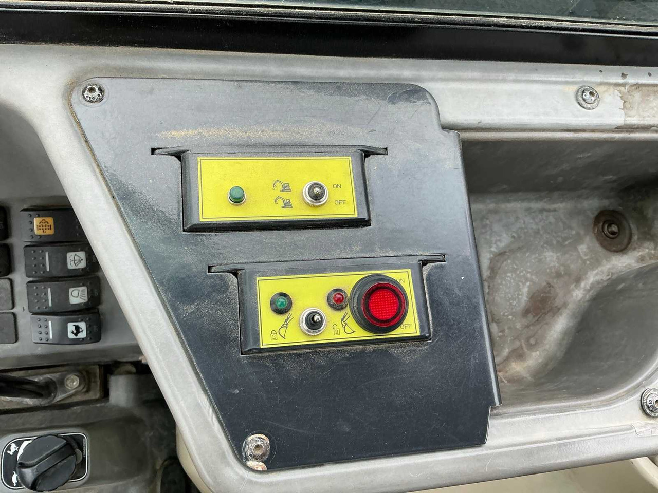 履带式挖掘机 Yanmar SV100-2A:图38 履带式挖掘机 Yanmar SV100-2A:图38