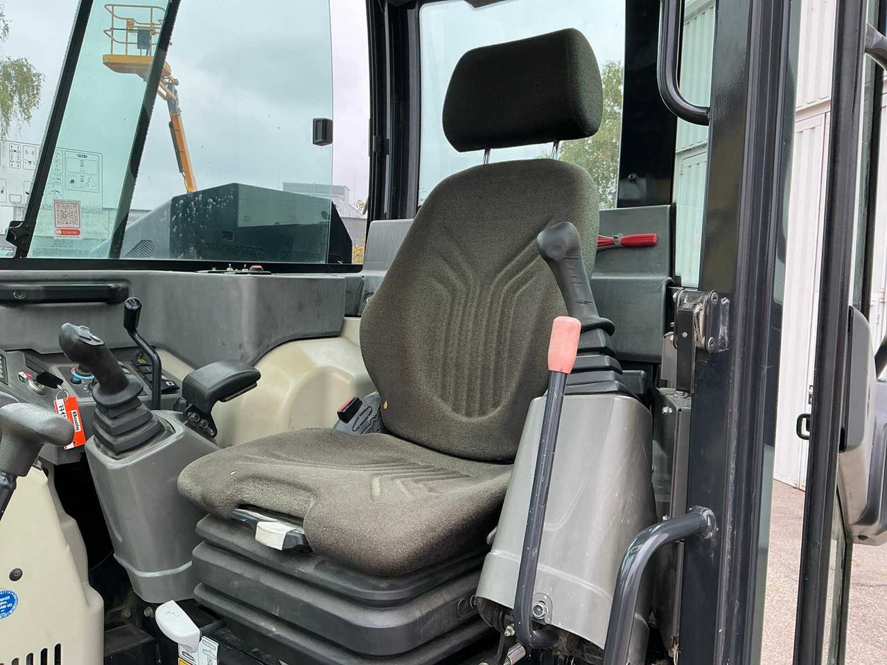 履带式挖掘机 Yanmar SV100-2A:图37 履带式挖掘机 Yanmar SV100-2A:图37