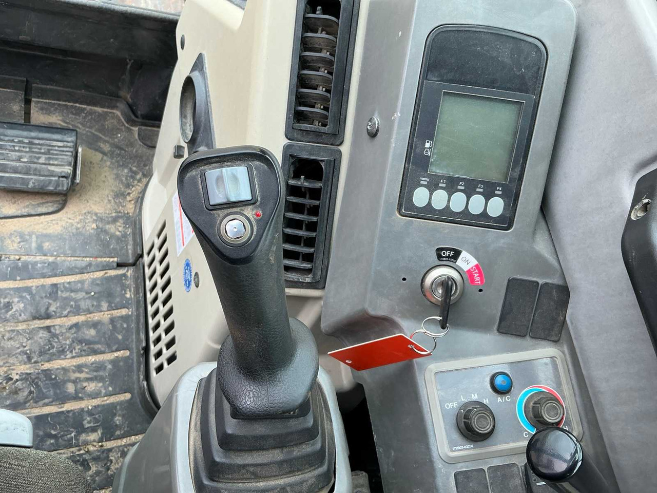 履带式挖掘机 Yanmar SV100-2A:图41 履带式挖掘机 Yanmar SV100-2A:图41
