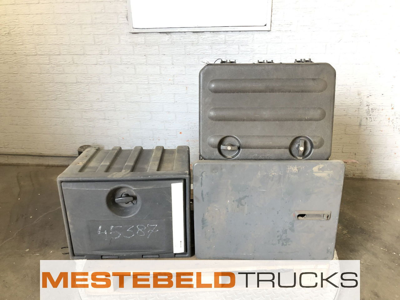 Diversen Diverse gereedschapskisten kunststof  - 备件 适用于 卡车:图1 Diversen Diverse gereedschapskisten kunststof  - 备件 适用于 卡车:图1