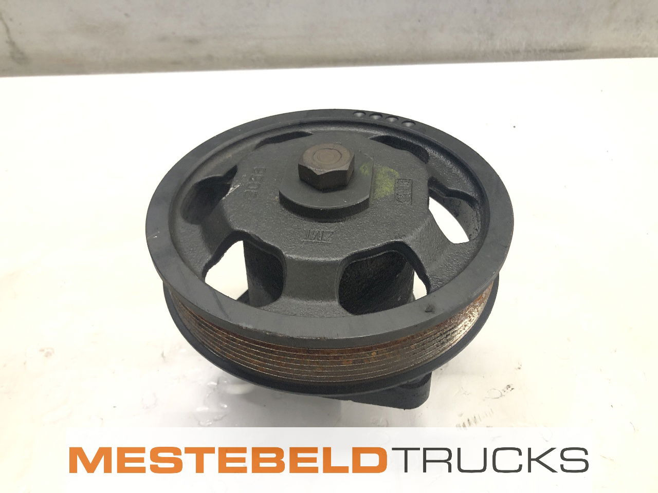 MAN Aandrijving koelvloeistofpomp TGL - 冷却系统 适用于 卡车:图1 MAN Aandrijving koelvloeistofpomp TGL - 冷却系统 适用于 卡车:图1