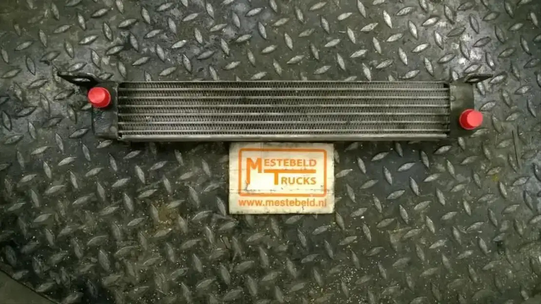 Mercedes-Benz Motoroliekoeler Econic - 发动机及其零件 适用于 卡车:图1 Mercedes-Benz Motoroliekoeler Econic - 发动机及其零件 适用于 卡车:图1