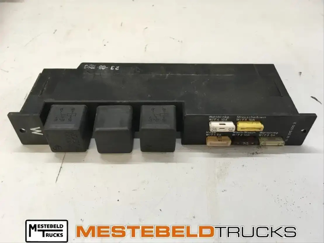 Mercedes-Benz Ruitenwisser- en knipperlichtmodule - 电气系统 适用于 卡车:图1 Mercedes-Benz Ruitenwisser- en knipperlichtmodule - 电气系统 适用于 卡车:图1