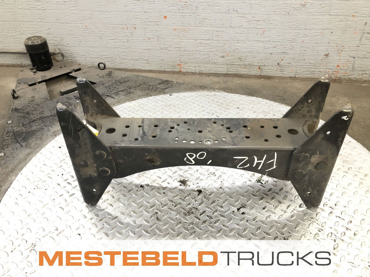 Volvo Dwarsligger na transmissie FH 2 - 框架/ 底盘 适用于 卡车:图1 Volvo Dwarsligger na transmissie FH 2 - 框架/ 底盘 适用于 卡车:图1