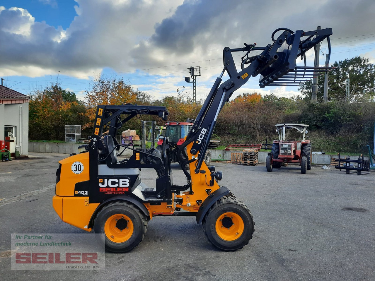 JCB 403 Agri PLUS - 紧凑型装载机:图3 JCB 403 Agri PLUS - 紧凑型装载机:图3
