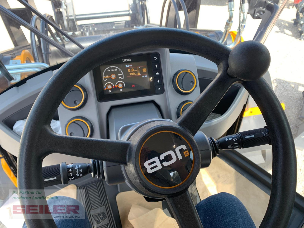 JCB 427 Agri Stage V HighLift - 轮式装载机:图5 JCB 427 Agri Stage V HighLift - 轮式装载机:图5