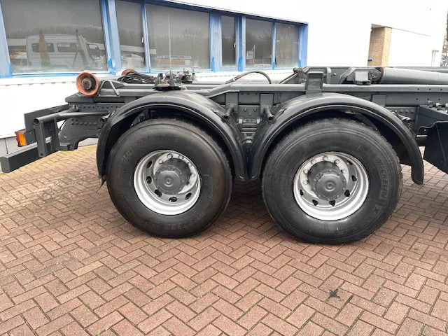 Mercedes-Benz Atego 2628 6x4 Manual gear Full steel suspension - 驾驶室底盘卡车:图4 Mercedes-Benz Atego 2628 6x4 Manual gear Full steel suspension - 驾驶室底盘卡车:图4