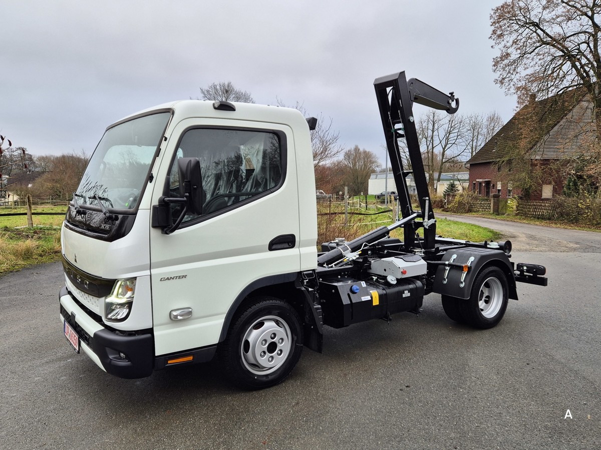 FUSO 3C15 Duonic Aut.City Abrollkipper AHK 3.5T sofor - 吊钩升降车:图1 FUSO 3C15 Duonic Aut.City Abrollkipper AHK 3.5T sofor - 吊钩升降车:图1