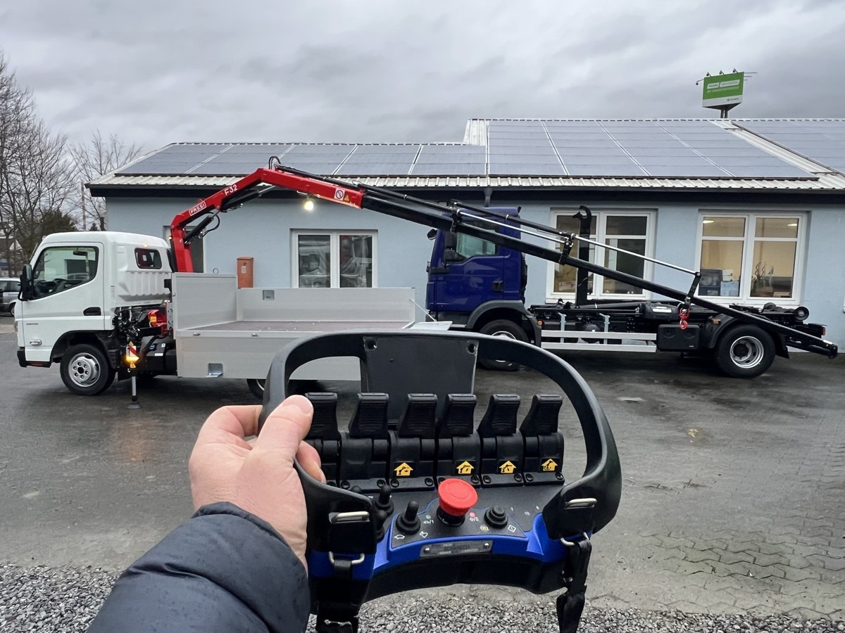 FUSO 3S15 Alu Pritsche 2.80m Ladekran Funk! sofort ve - 平板货车:图2 FUSO 3S15 Alu Pritsche 2.80m Ladekran Funk! sofort ve - 平板货车:图2