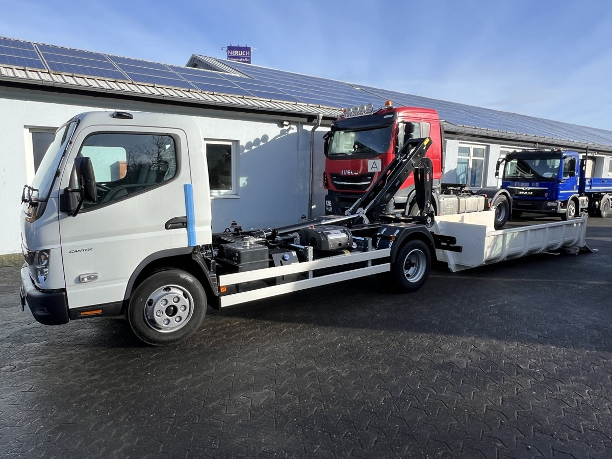 FUSO Canter FUSO 7C18 City Abrollkipper Miete - 吊钩升降车:图3 FUSO Canter FUSO 7C18 City Abrollkipper Miete - 吊钩升降车:图3