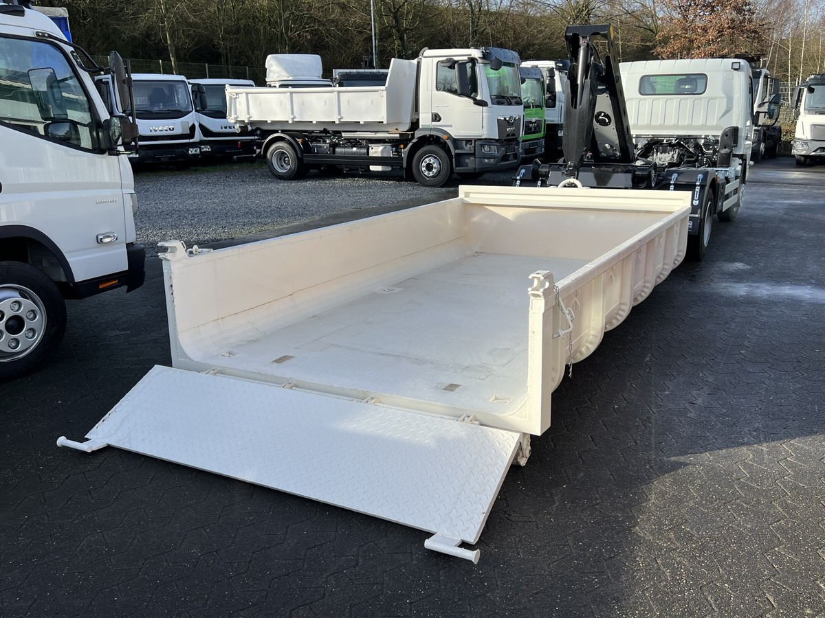 FUSO Canter FUSO 7C18 City Abrollkipper - 吊钩升降车:图4 FUSO Canter FUSO 7C18 City Abrollkipper - 吊钩升降车:图4