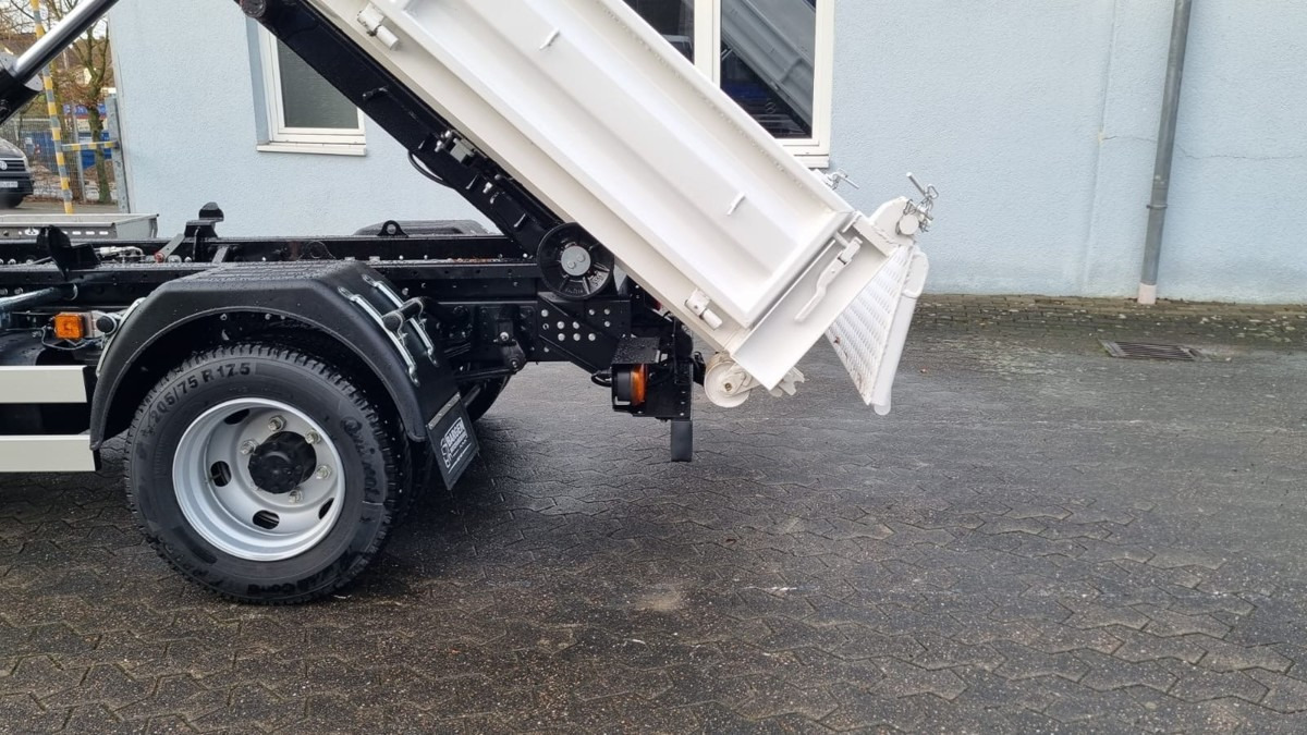 FUSO FUSO 9C18 40km/h City Abrollkipper WLF Swiss CH - 吊钩升降车:图4 FUSO FUSO 9C18 40km/h City Abrollkipper WLF Swiss CH - 吊钩升降车:图4