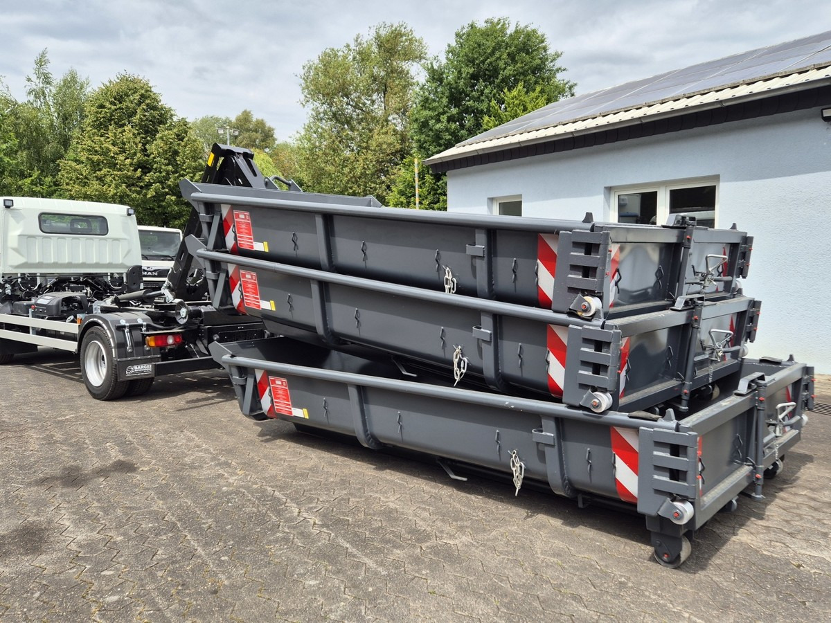 FUSO FUSO 9C18 40km/h City Abrollkipper WLF Swiss CH - 吊钩升降车:图2 FUSO FUSO 9C18 40km/h City Abrollkipper WLF Swiss CH - 吊钩升降车:图2