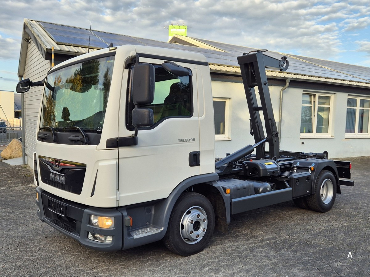 MAN TGL 8.190 BL City Abrollkipper Aut., 2 x AHK sof - 吊钩升降车:图1 MAN TGL 8.190 BL City Abrollkipper Aut., 2 x AHK sof - 吊钩升降车:图1
