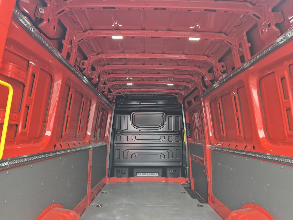 无侧窗厢式货车 VW Crafter 35 Maxi L4H3 1Hand PDC Kamera：图10