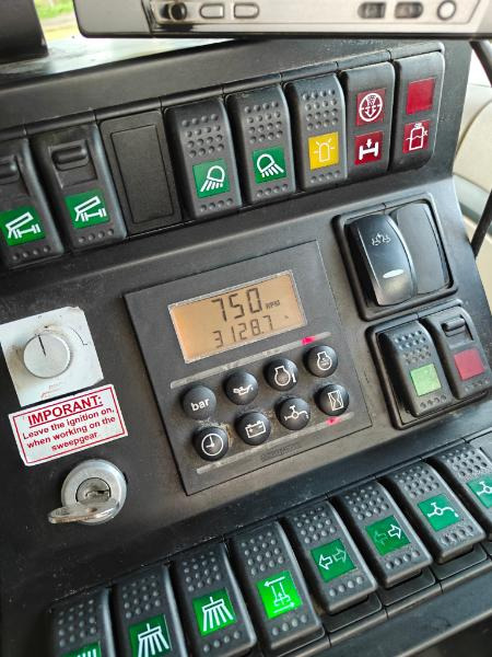 Brock SL280/2 MB Actros 1833 - 道路清扫机:图5 Brock SL280/2 MB Actros 1833 - 道路清扫机:图5