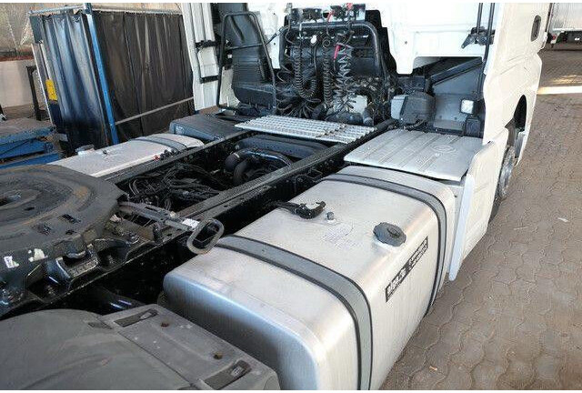 MAN 18.500 TGX 4x2, Intarder, 2x Tank, Standheizung - 牵引车:图4 MAN 18.500 TGX 4x2, Intarder, 2x Tank, Standheizung - 牵引车:图4