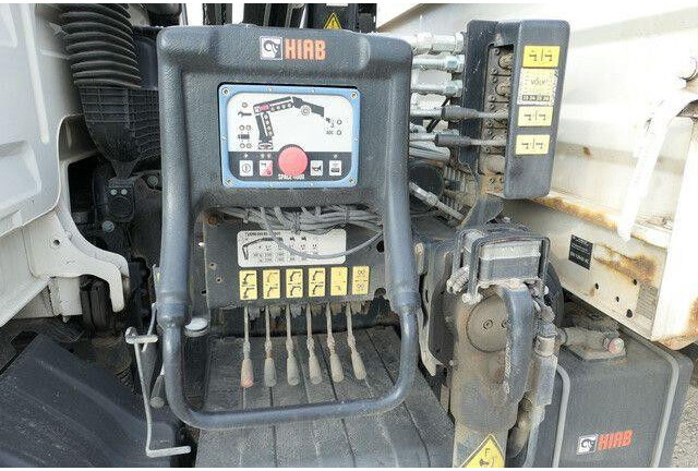 MAN 8.220 TGL BB, Hiab 055 BS-2, Greifer, AHK, Funk - 翻斗车:图5 MAN 8.220 TGL BB, Hiab 055 BS-2, Greifer, AHK, Funk - 翻斗车:图5