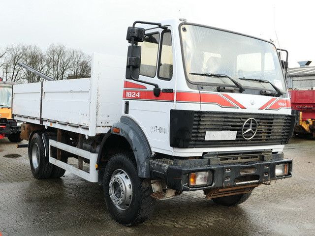 Mercedes-Benz 1824 AK 4x4, Allrad, AHK, Blattfederung, 168tkm - 栏板式/ 平板卡车:图4 Mercedes-Benz 1824 AK 4x4, Allrad, AHK, Blattfederung, 168tkm - 栏板式/ 平板卡车:图4
