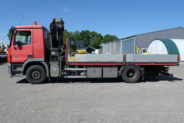 Mercedes-Benz 1844 L Actros 4x2, Hiab 144E-3, Funk, Voll-Luft - 栏板式/ 平板卡车, 起重车:图2 Mercedes-Benz 1844 L Actros 4x2, Hiab 144E-3, Funk, Voll-Luft - 栏板式/ 平板卡车, 起重车:图2