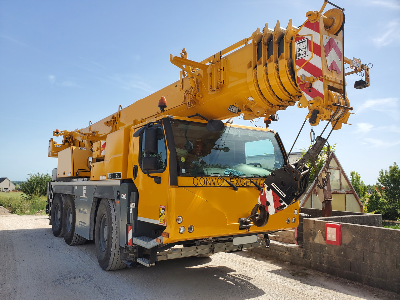 Liebherr LTM 1055 3.2 - 移动式起重机:图1 Liebherr LTM 1055 3.2 - 移动式起重机:图1