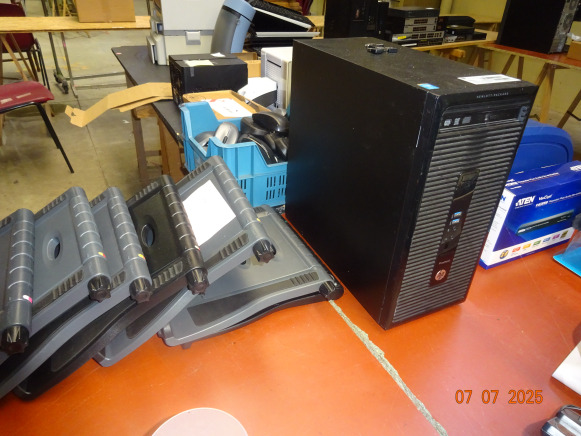 1 SENSEO PHILIPS, 3 disques durs dont 2 neufs, 4 lecteurs de carte, 2 stations NAS Synologie, sans dique, type DS213, films de protection pour GSM, 1 chargeur GSM - 食品机械:图3 1 SENSEO PHILIPS, 3 disques durs dont 2 neufs, 4 lecteurs de carte, 2 stations NAS Synologie, sans dique, type DS213, films de protection pour GSM, 1 chargeur GSM - 食品机械:图3