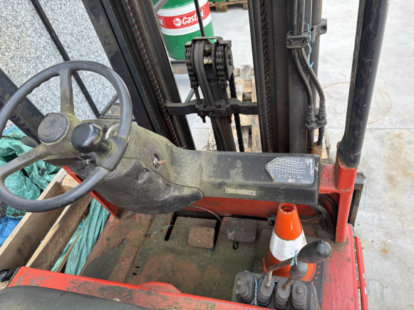 Chariot à mât rétractable LINDE E-15 - 电动叉车:图3 Chariot à mât rétractable LINDE E-15 - 电动叉车:图3