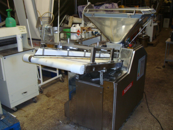 Peseuse diviseuse volumétrique SUBAL PHC 130 - 烘焙设备:图1 Peseuse diviseuse volumétrique SUBAL PHC 130 - 烘焙设备:图1