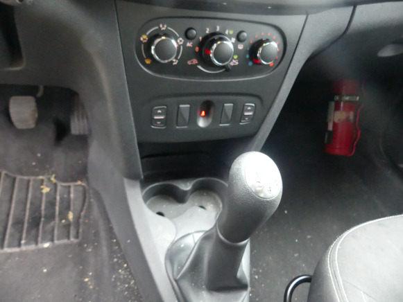 REF:19514 - Voiture Dacia Logan (2013-106.372 km) (VIN:UU14SDAG350005502) - 汽车:图5 REF:19514 - Voiture Dacia Logan (2013-106.372 km) (VIN:UU14SDAG350005502) - 汽车:图5