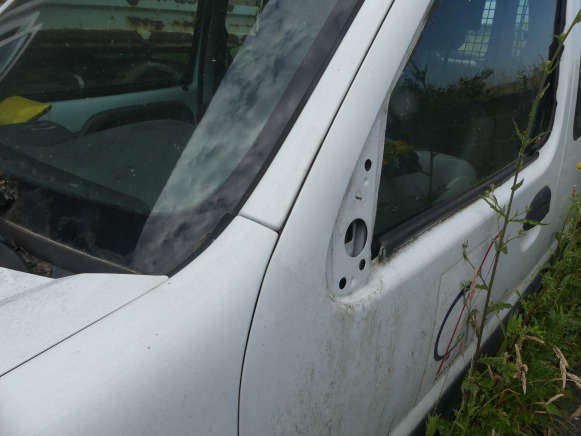 REF:Immatriculée sous : SXP067 - Voiture Renault - 紧凑型面包车:图3 REF:Immatriculée sous : SXP067 - Voiture Renault - 紧凑型面包车:图3