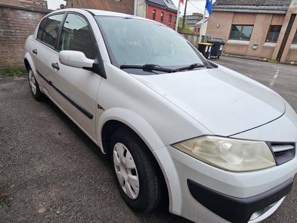 Voiture Renault Megane (2008-96.479 km-VIN:VF1LM1S0H40530344) - 汽车:图2 Voiture Renault Megane (2008-96.479 km-VIN:VF1LM1S0H40530344) - 汽车:图2
