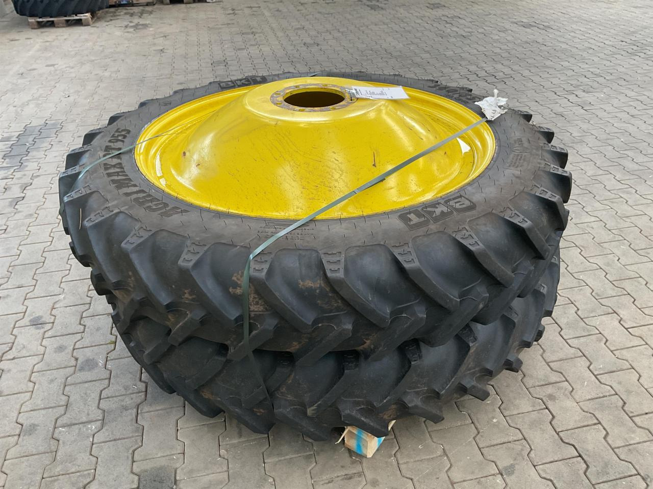 BKT 340/85R48 - 轮胎 适用于 农业机械:图1 BKT 340/85R48 - 轮胎 适用于 农业机械:图1