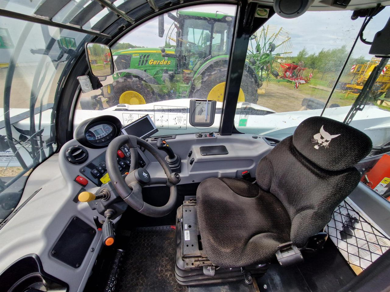 Bobcat TL 38.70 HF - 伸缩臂叉装车:图4 Bobcat TL 38.70 HF - 伸缩臂叉装车:图4